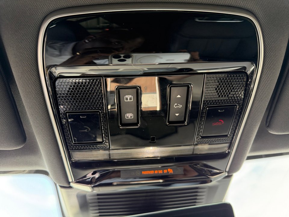 Certified 2024 Land Rover Range Rover SE AWD/4WD image 21