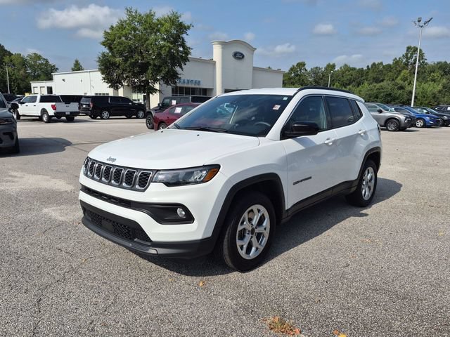Used 2025 Jeep Compass Latitude AWD/4WD image 7