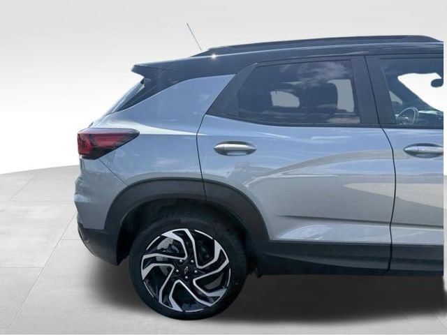 Used 2025 Chevrolet TrailBlazer RS w/ Convenience Package AWD/4WD image 13