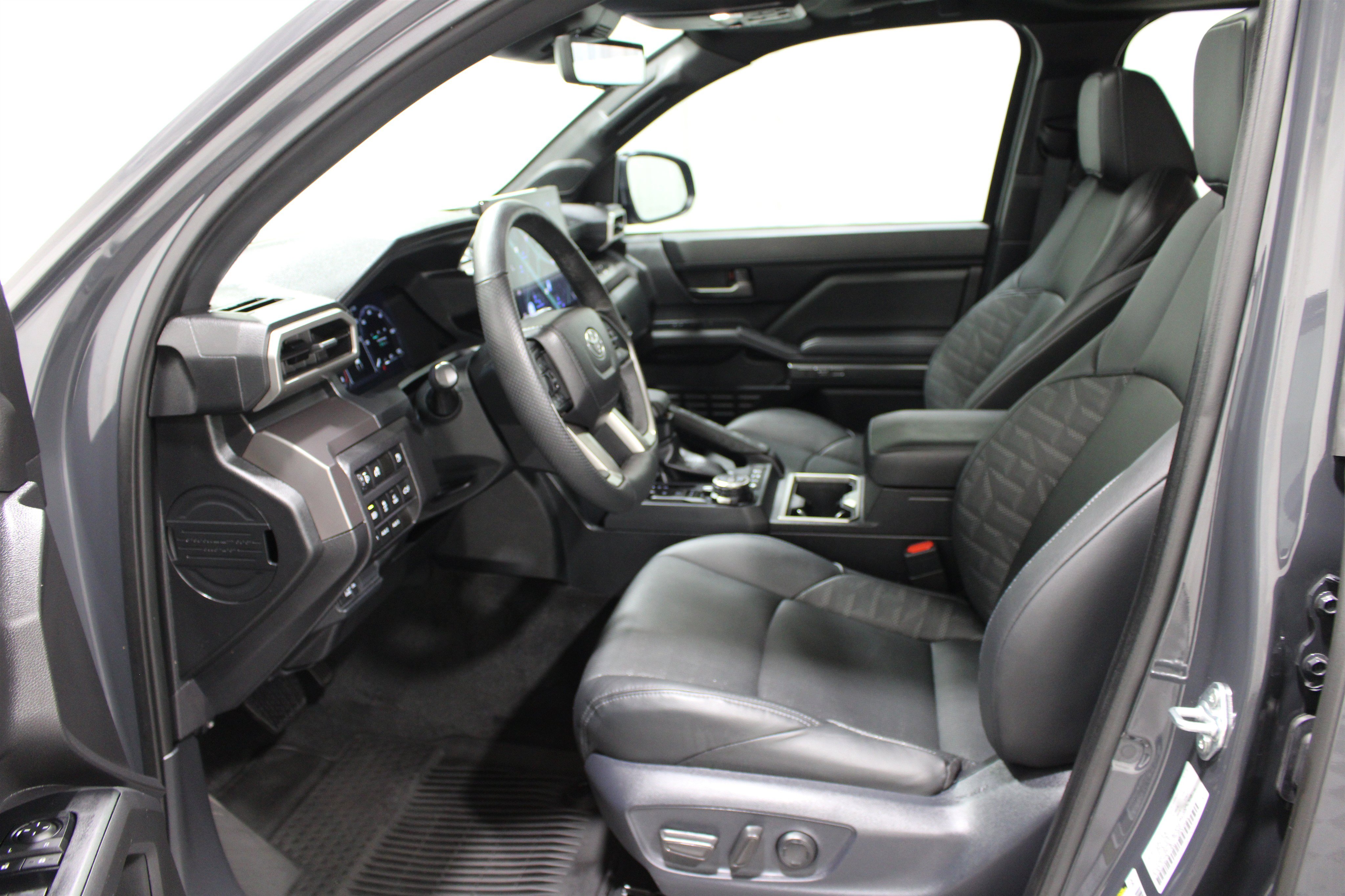 Used 2025 Toyota Tacoma TRD Off-Road w/ TRD Off Road Premium Package AWD/4WD image 3