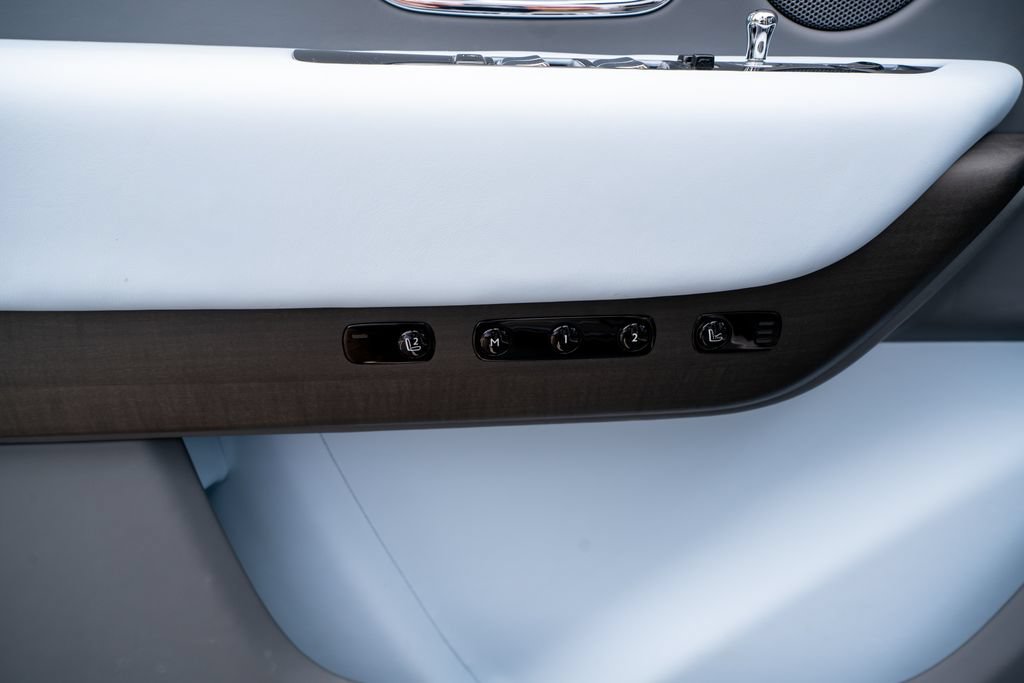 Used 2025 Rolls-Royce Cullinan AWD/4WD image 29
