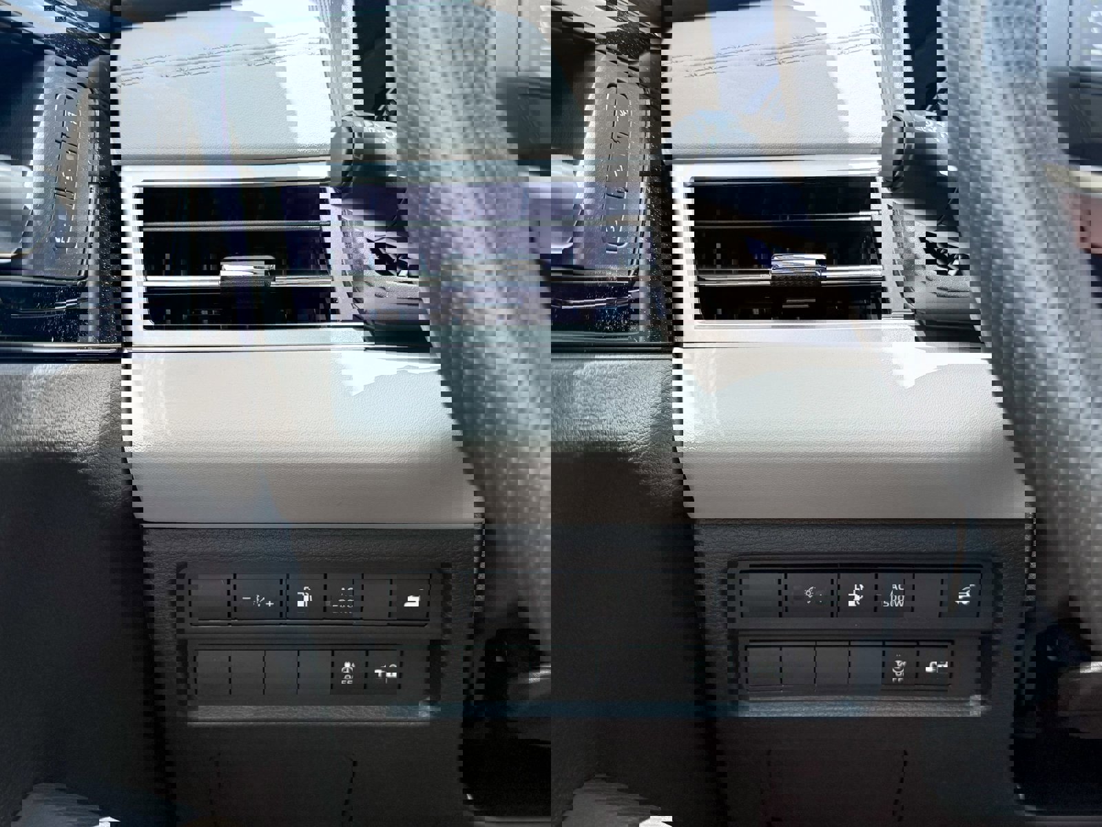 New 2025 Mitsubishi Outlander 4WD Plug-In Hybrid image 42