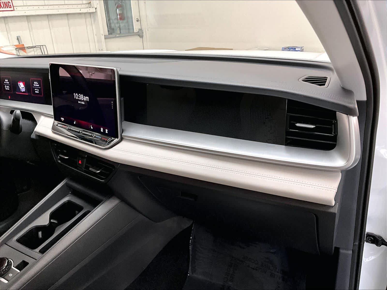 Certified 2025 Volkswagen Tiguan SE FWD image 19