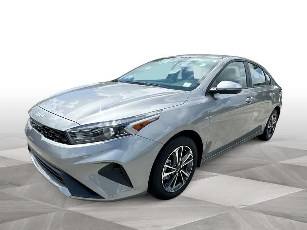 Used 2024 Kia Forte LXS w/ LXS Technology Package FWD image 4