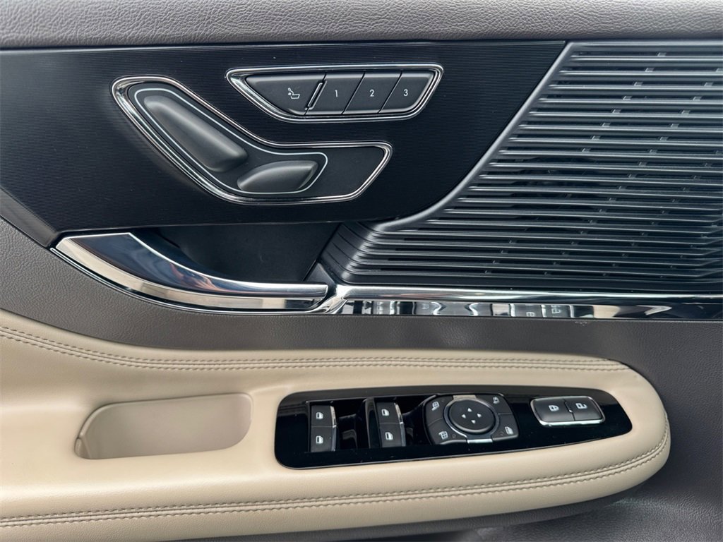 Used 2021 Lincoln Corsair Standard image 20