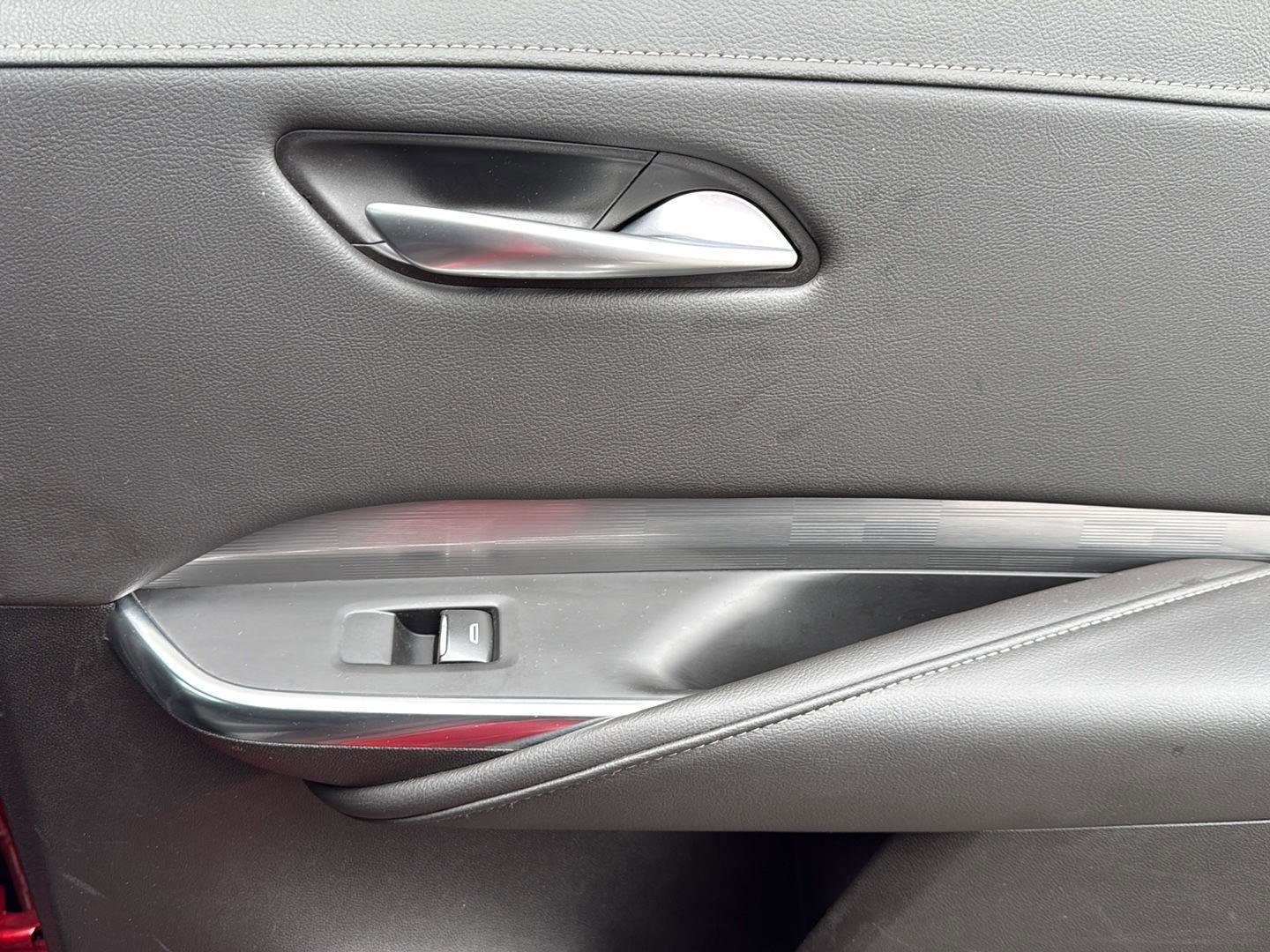 Used 2024 Cadillac XT4 Premium Luxury image 27