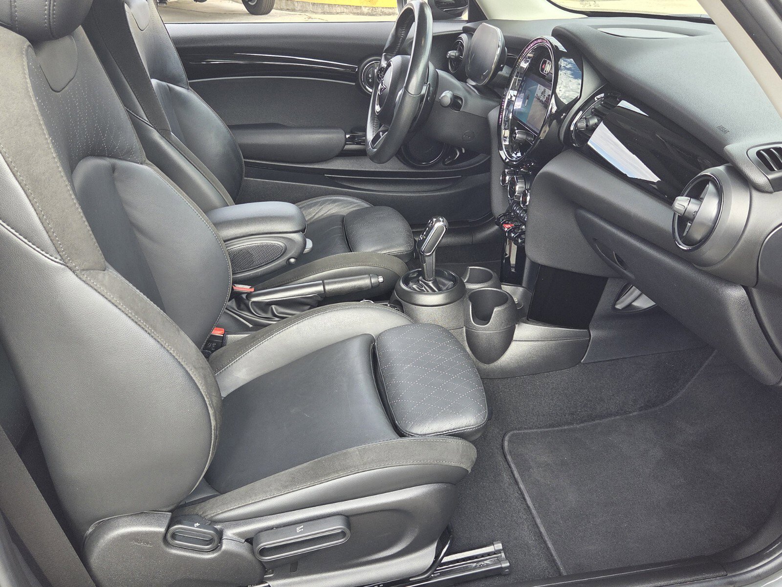 Used 2022 MINI Cooper S w/ Signature Upholstery Package image 9