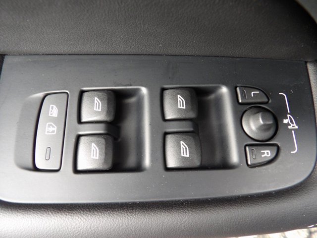 Certified 2024 Volvo XC60 B5 Ultimate w/ Protection Package Premier image 11