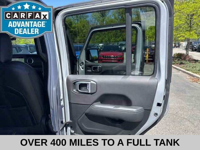 Used 2023 Jeep Wrangler Unlimited Sahara AWD/4WD image 36
