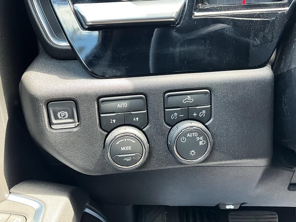 Used 2026 Chevrolet Silverado 1500 LT AWD/4WD image 17
