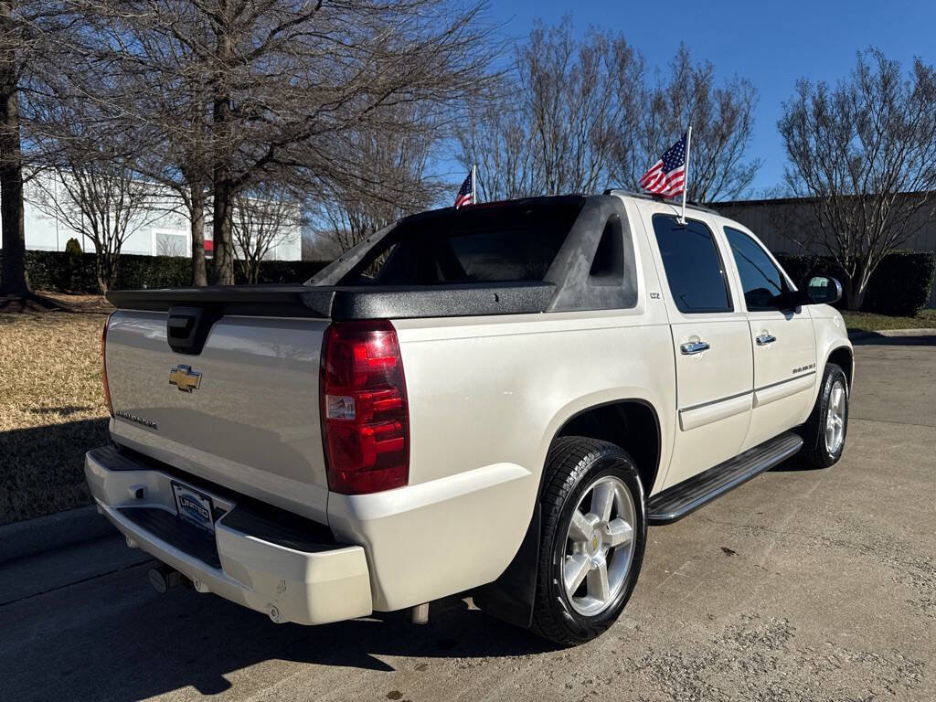 Used 2008 Chevrolet Avalanche LTZ w/ LTZ Preferred Equipment Group image 3