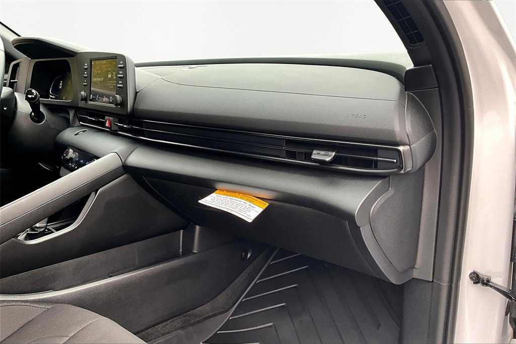Certified 2025 Hyundai Elantra Sport image 17