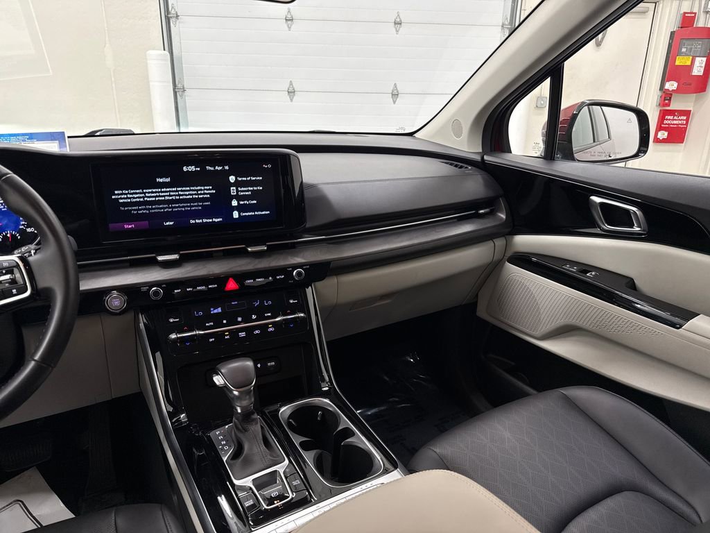Used 2023 Kia Carnival EX FWD image 15