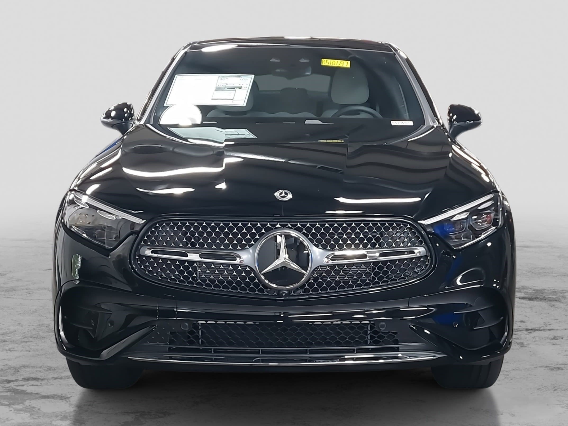 Used 2025 Mercedes-Benz GLC 300 4MATIC image 2