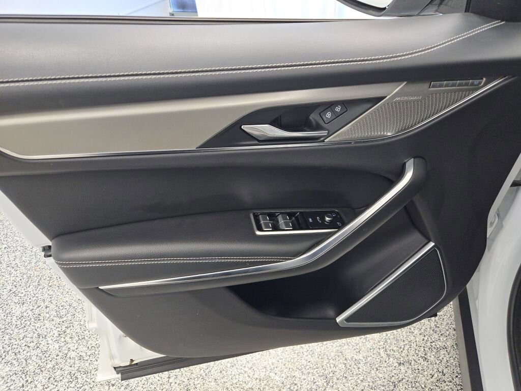 Used 2024 Jaguar F-PACE R-Dynamic S image 22