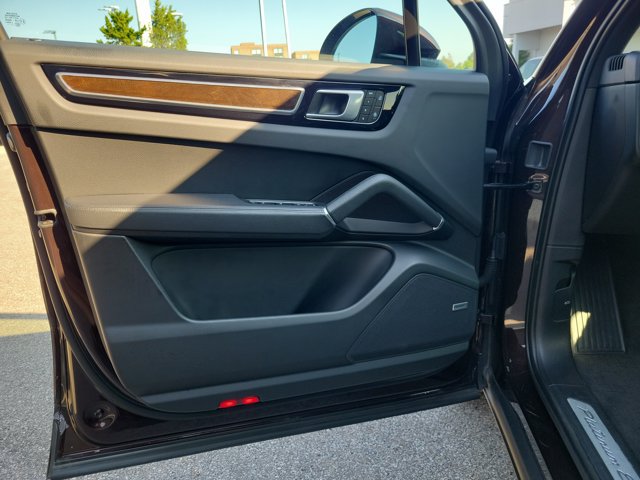 Certified 2023 Porsche Cayenne S Platinum AWD/4WD image 26