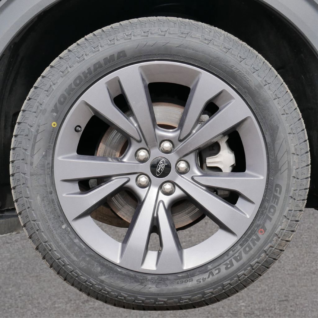 Used 2023 Ford Explorer XLT w/ Equipment Group 202A image 7