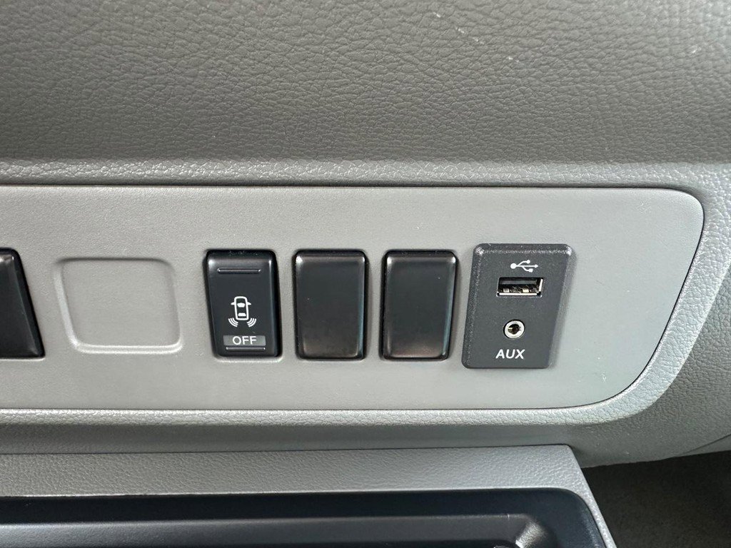 Used 2020 Nissan NV 3500 SV image 40