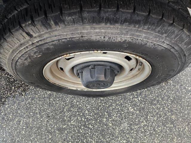 Used 2001 Dodge B2500 Passenger RWD image 30