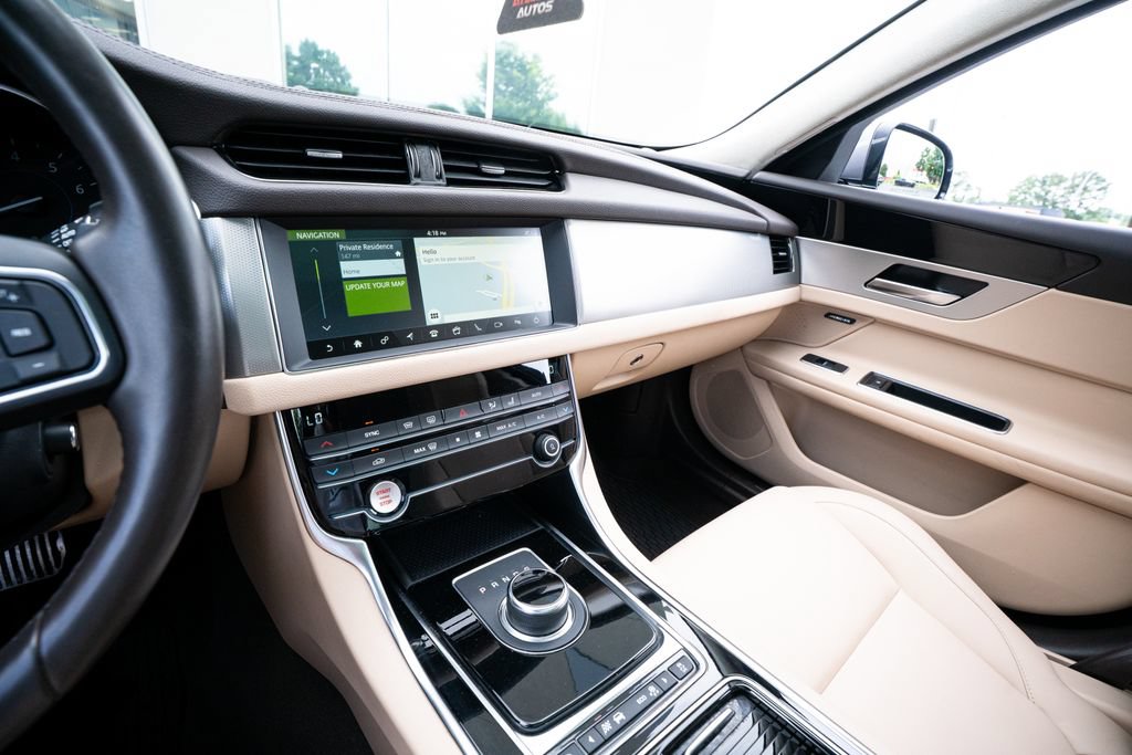 Used 2020 Jaguar XF Premium RWD image 35