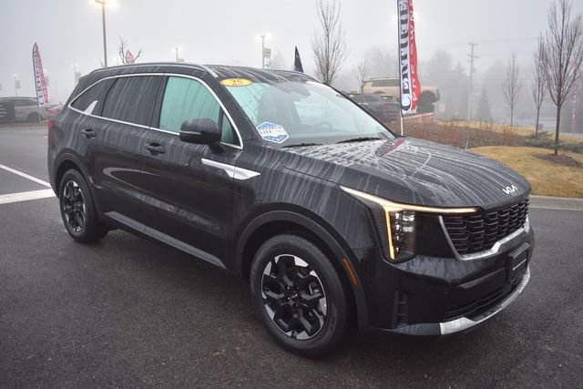 Used 2025 Kia Sorento S image 11