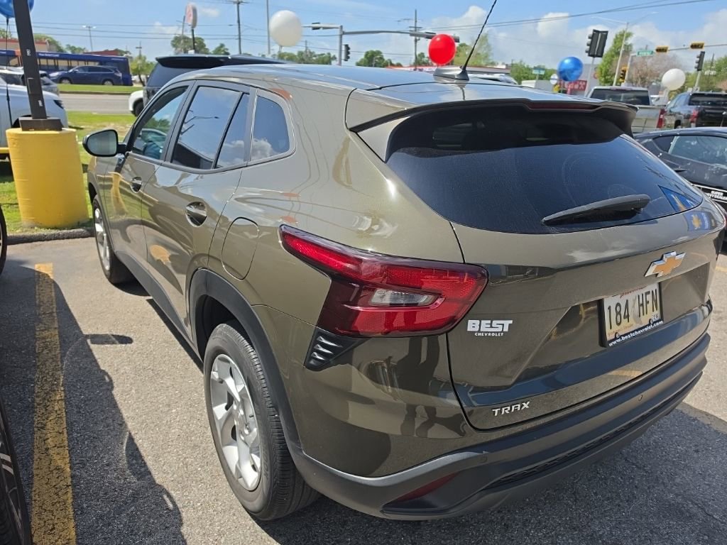 Used 2024 Chevrolet Trax LS w/ LS Convenience Package image 6