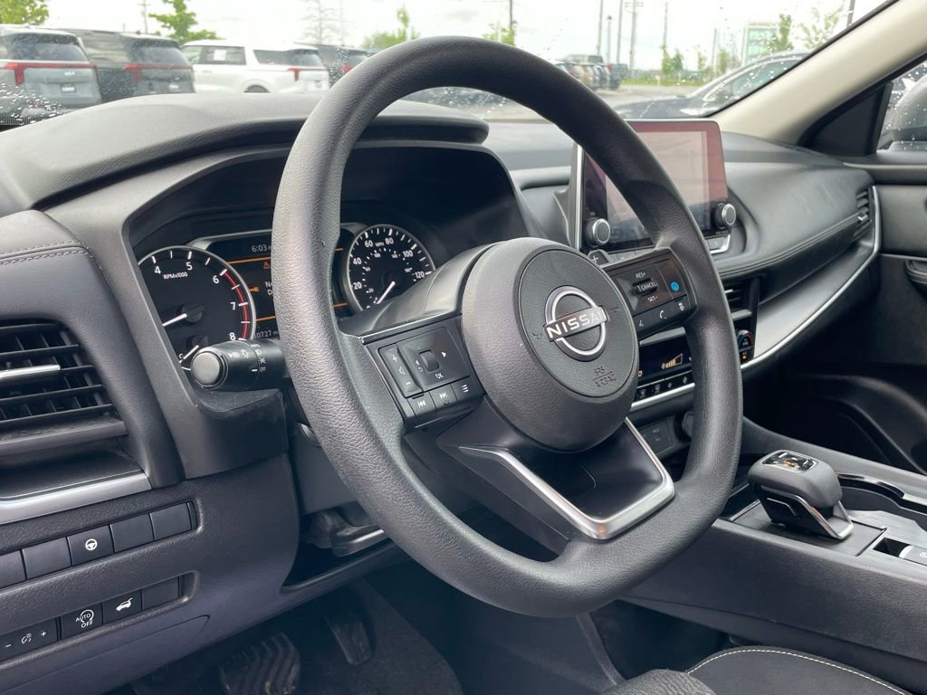 Used 2024 Nissan Rogue SV AWD/4WD image 9