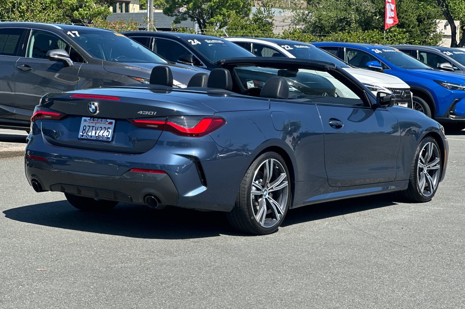 Used 2022 BMW 430i Convertible w/ M Sport Package image 4