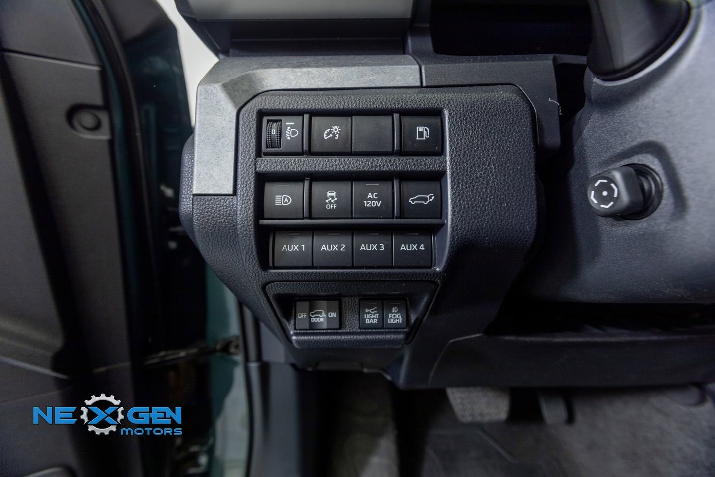 Used 2025 Toyota 4Runner Trailhunter image 13