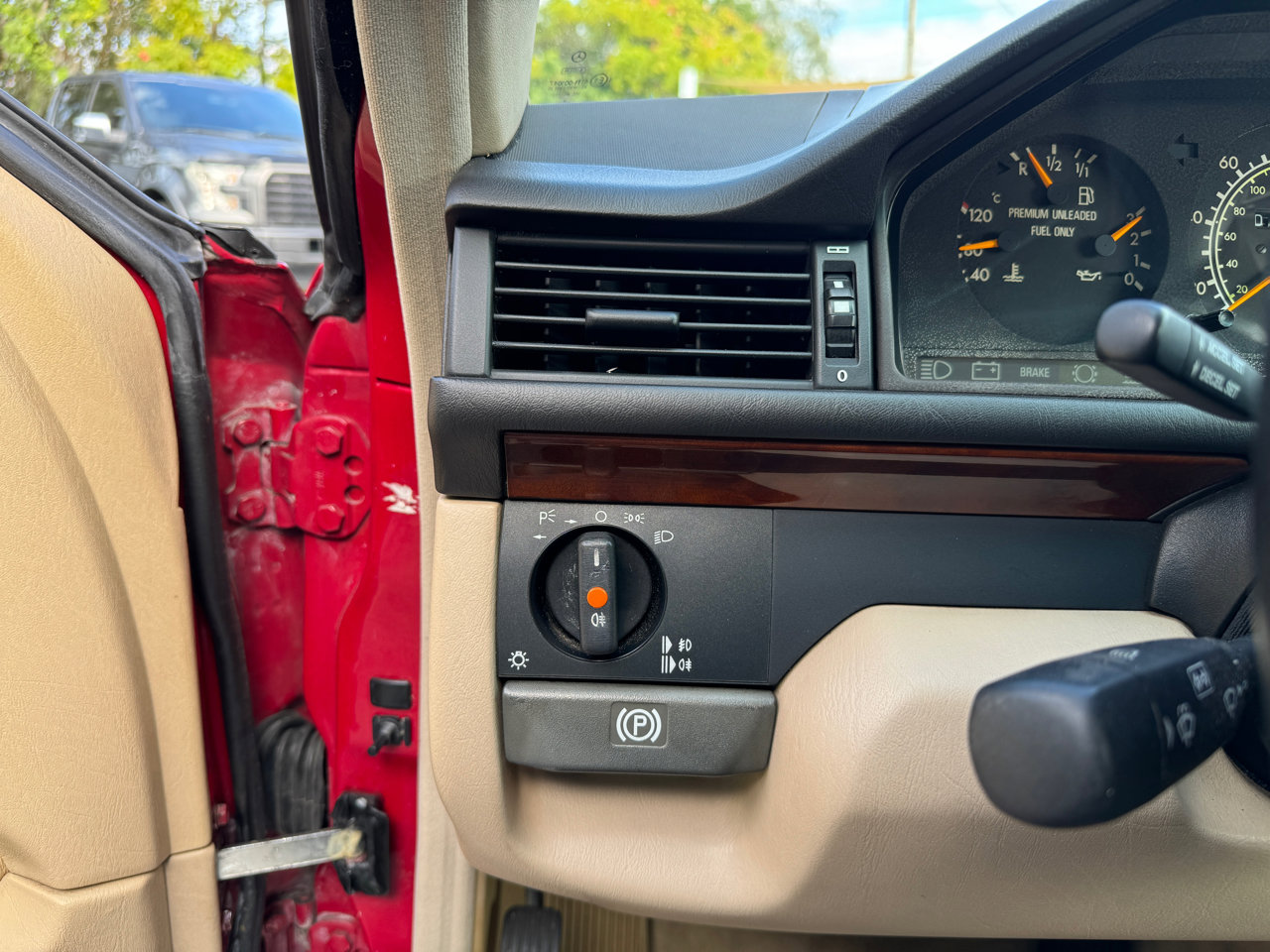 Used 1995 Mercedes-Benz E 320 Convertible image 15