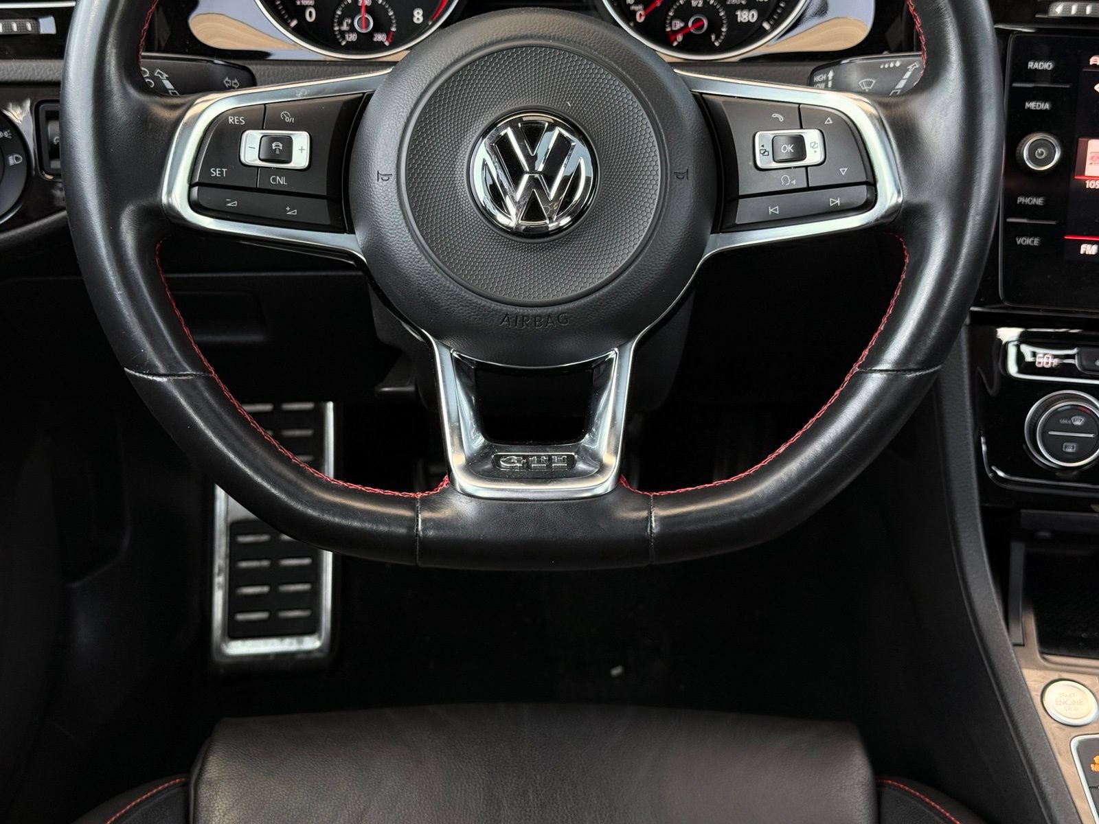 Used 2018 Volkswagen GTI SE FWD image 30