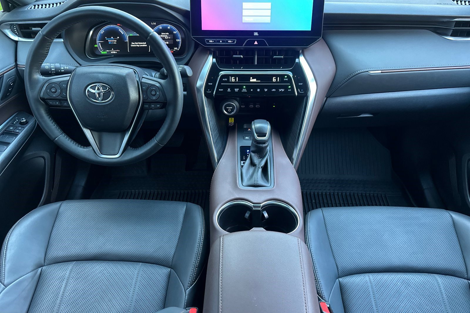 Used 2023 Toyota Venza Limited image 17