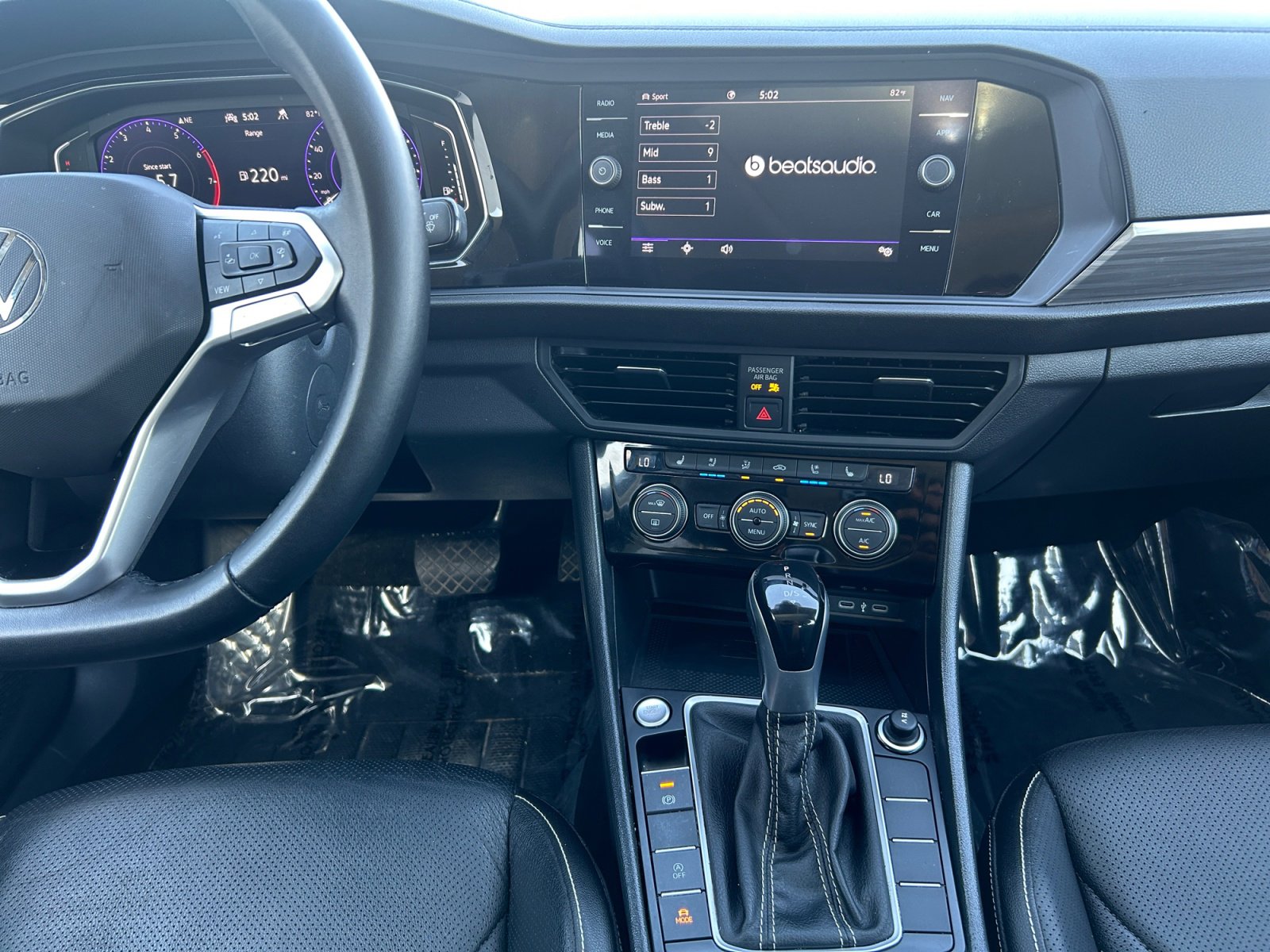 Used 2023 Volkswagen Jetta SEL image 4