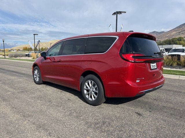 New 2026 Chrysler Pacifica Select image 6