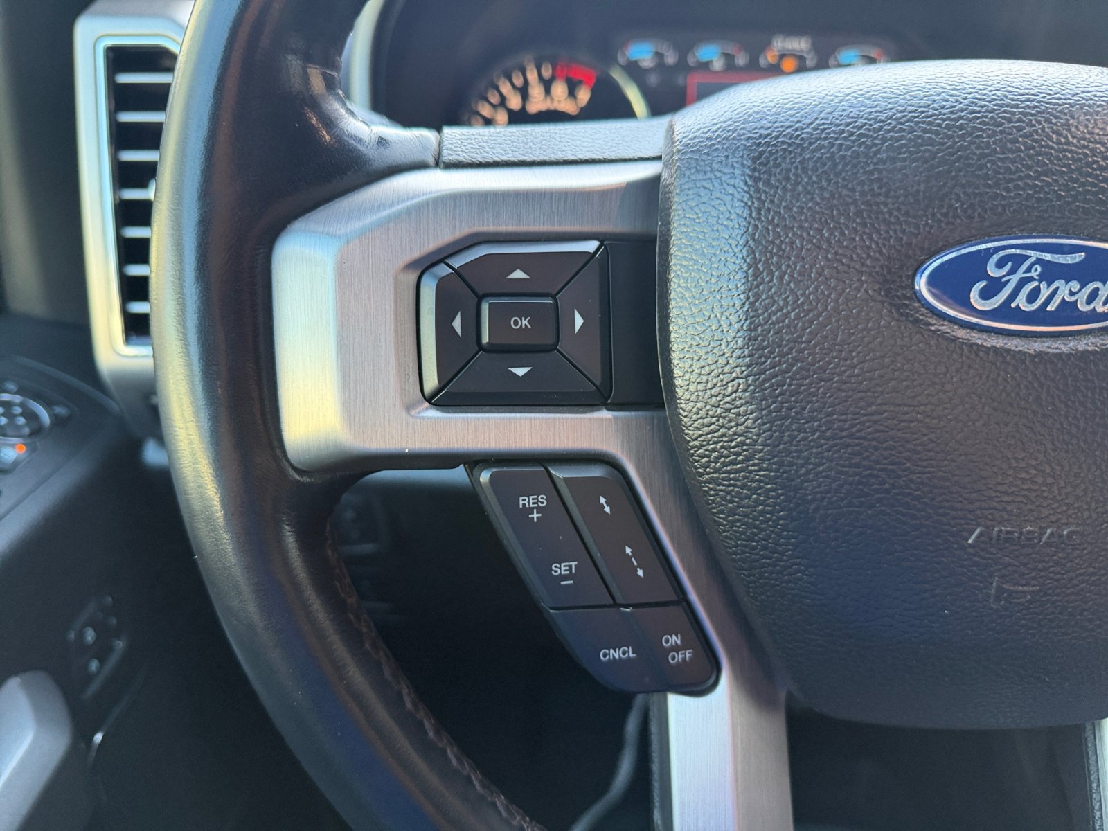 Used 2019 Ford F150 Platinum w/ Equipment Group 701A Luxury AWD/4WD image 14