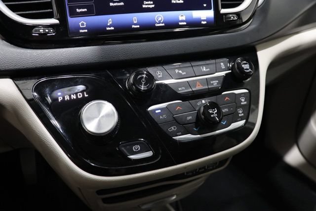 Used 2023 Chrysler Pacifica Touring-L FWD image 28
