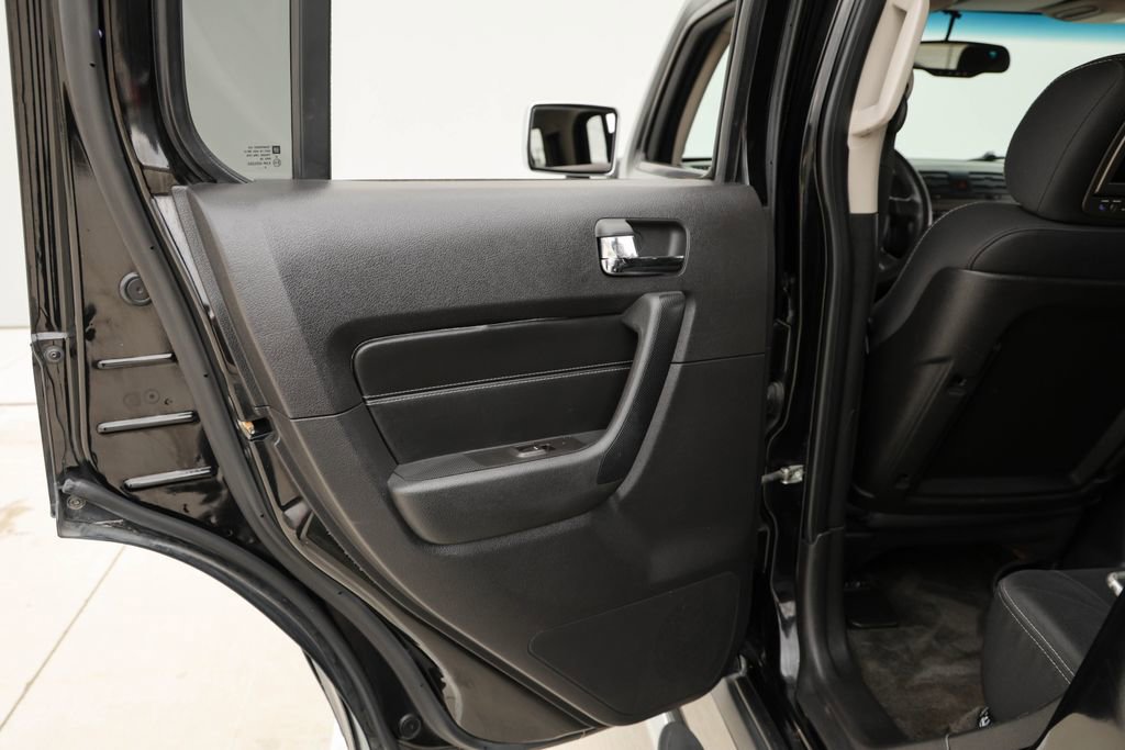 Used 2006 HUMMER H3 w/ Chrome Appearance Package AWD/4WD image 25