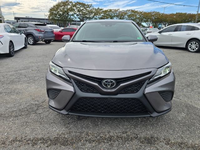 Used 2020 Toyota Camry SE image 2