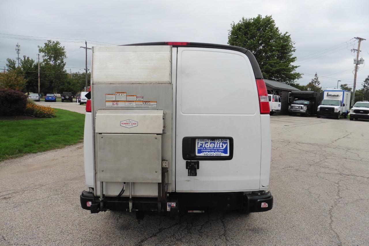 Used 2022 Chevrolet Express 3500 w/ Driver Convenience Package RWD image 9