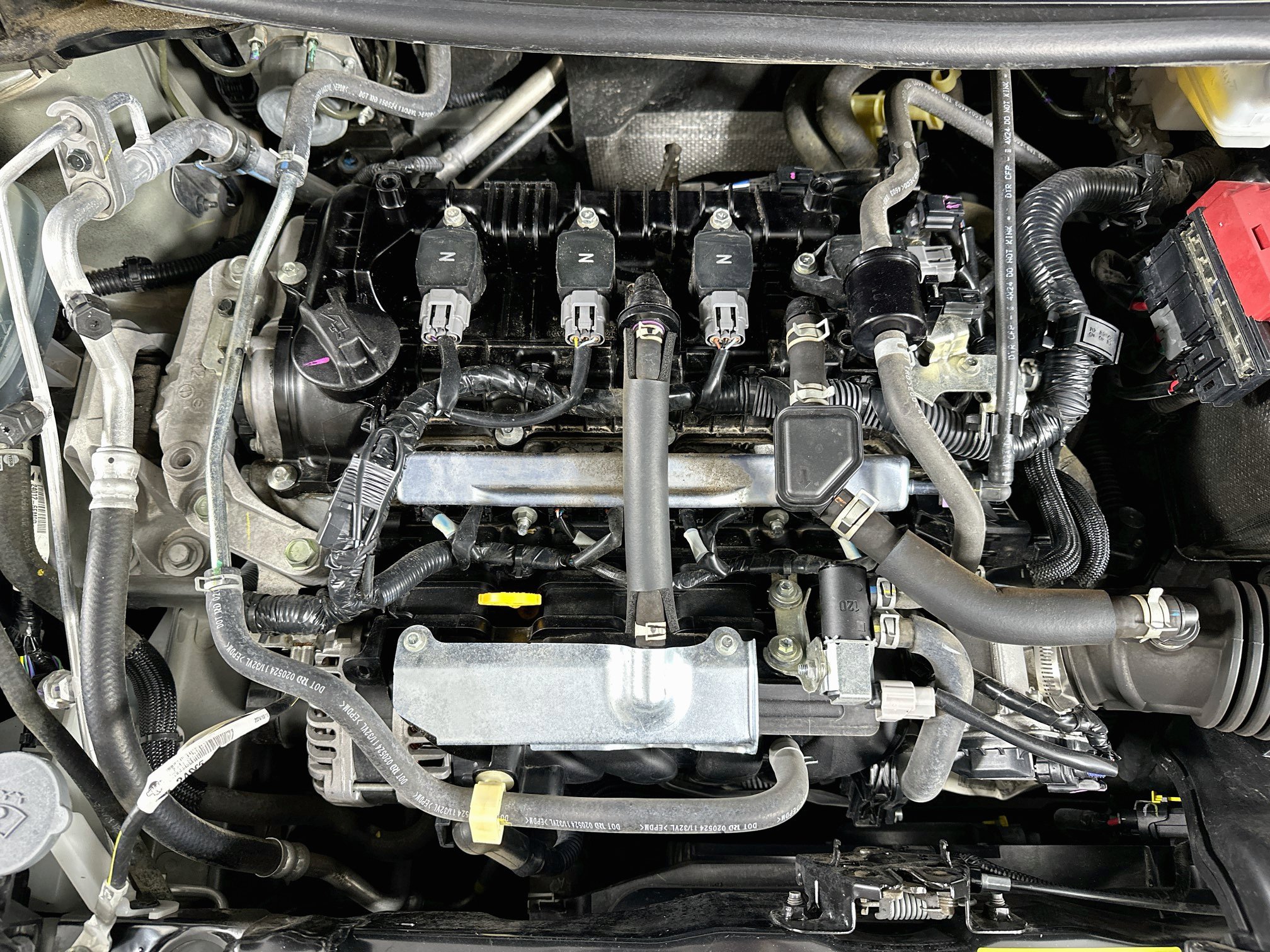 Used 2025 Nissan Versa SR FWD image 30