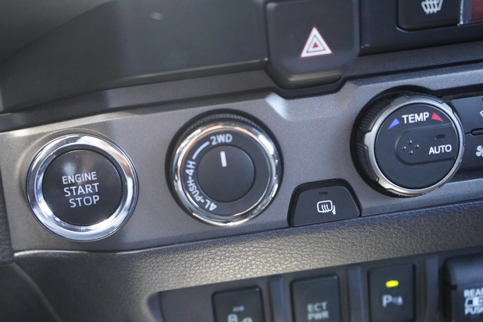 Used 2019 Toyota Tacoma TRD Off-Road AWD/4WD image 12