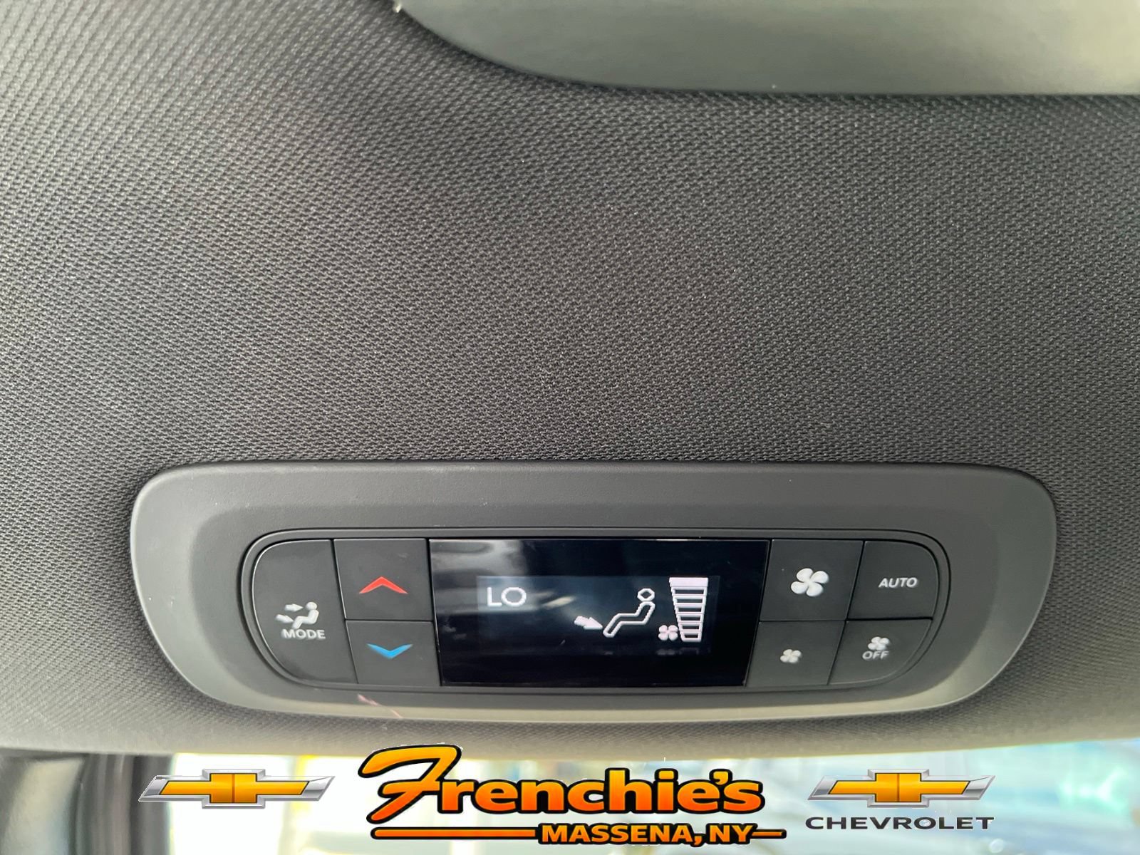 Used 2025 Chrysler Pacifica Select FWD image 14