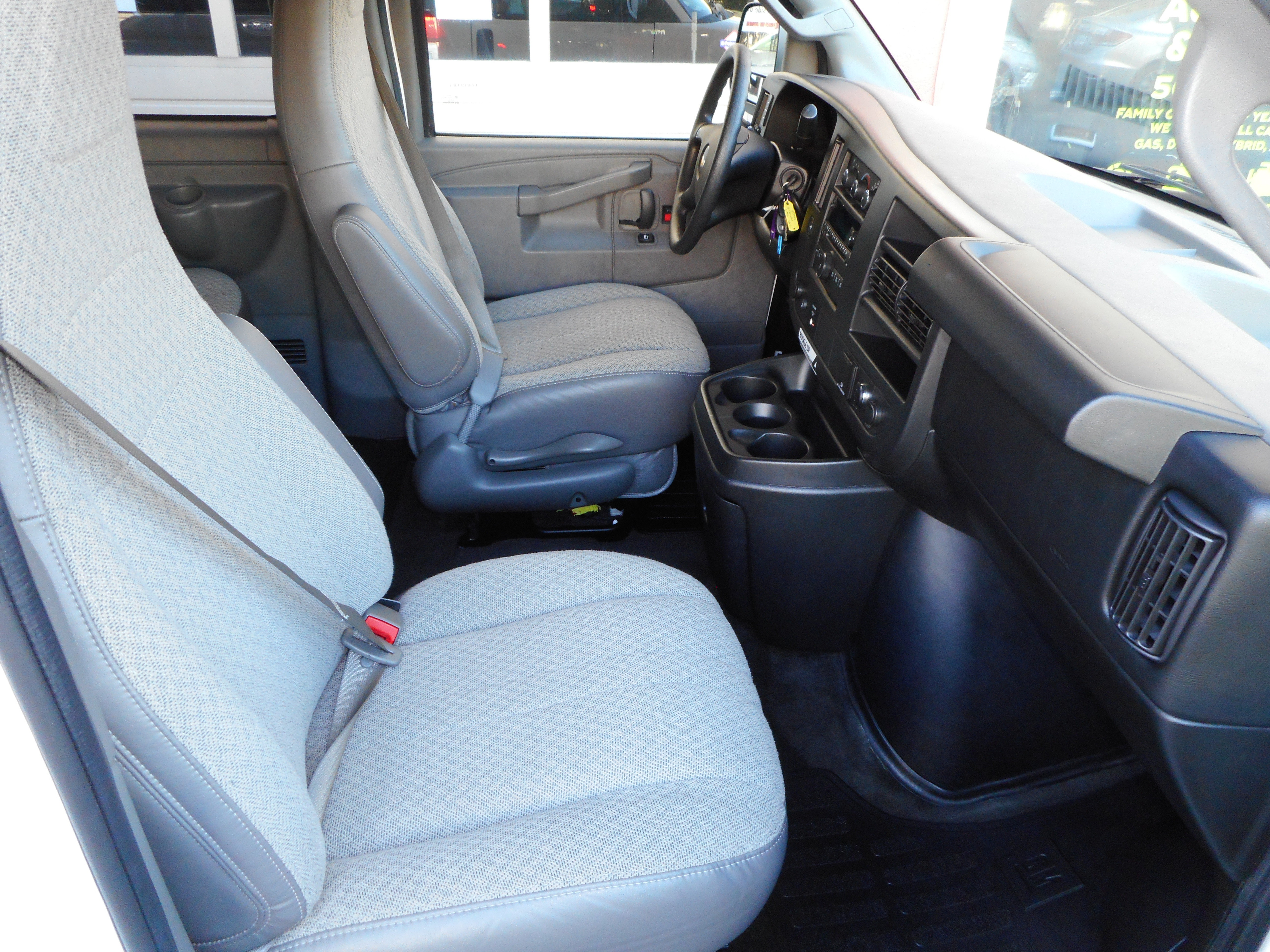 Used 2016 Chevrolet Express 3500 LT w/ LT Preferred Equipment Group RWD image 28