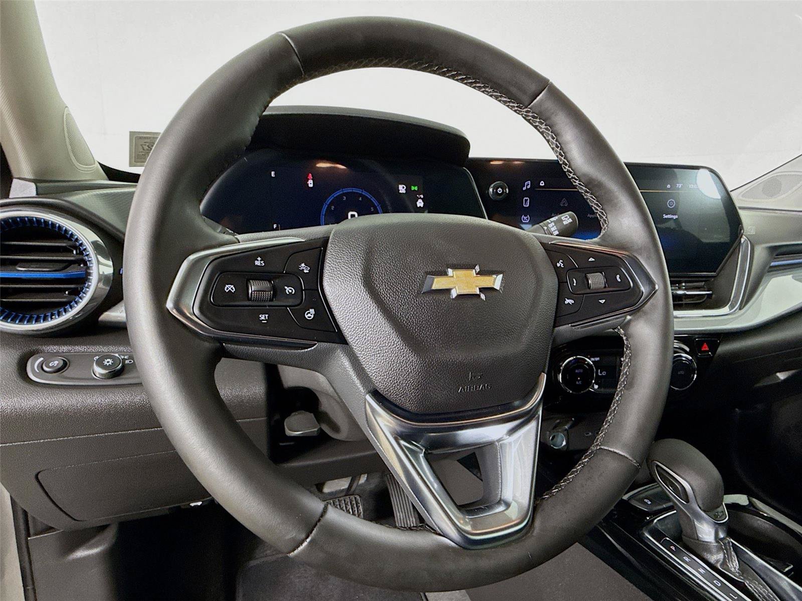 Used 2025 Chevrolet Trax LT w/ Driver Confidence Package FWD image 13