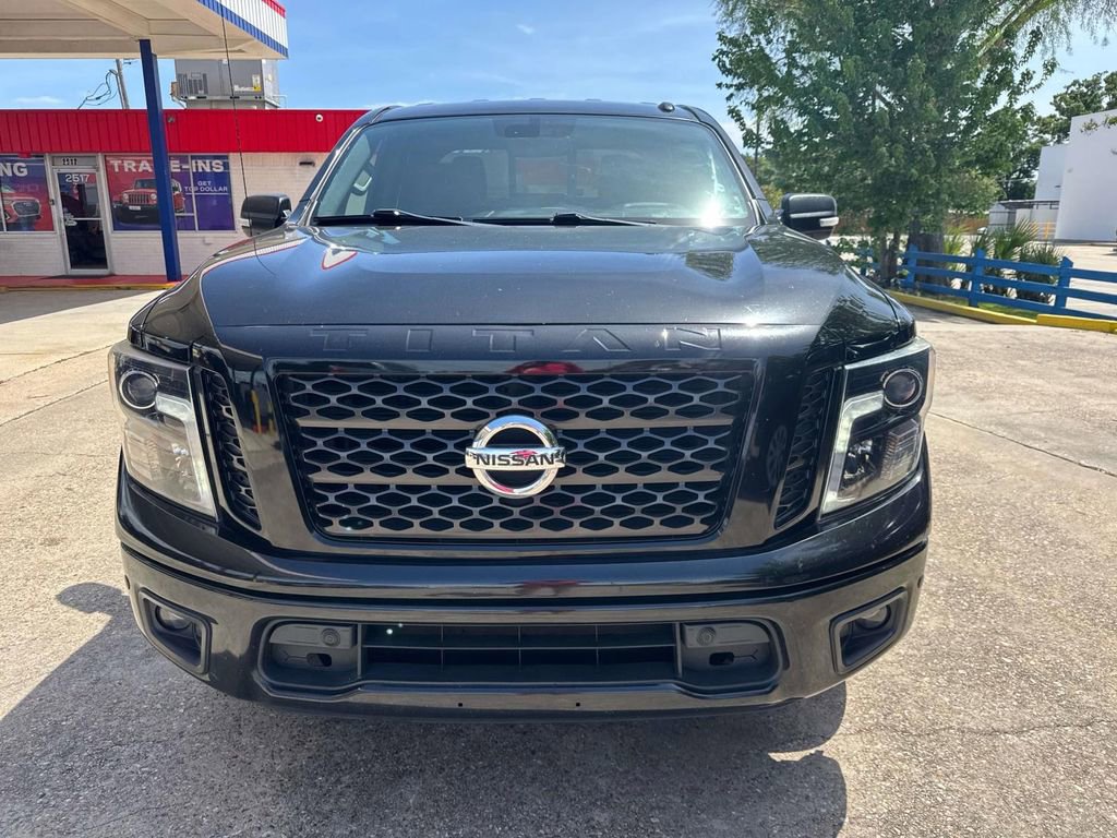 Used 2018 Nissan Titan SV w/ SV Convenience Package image 2