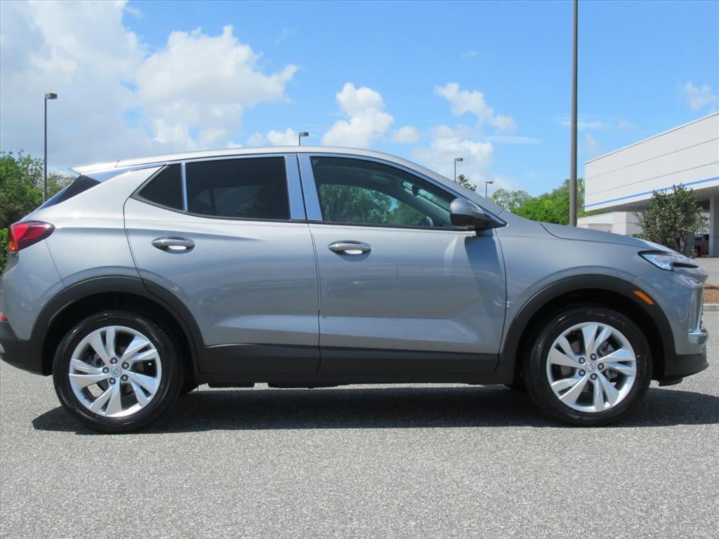Used 2024 Buick Encore GX Preferred w/ Advanced Technology Package FWD image 2
