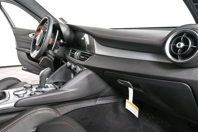 New 2025 Alfa Romeo Giulia w/ Driving Assist Package image 27