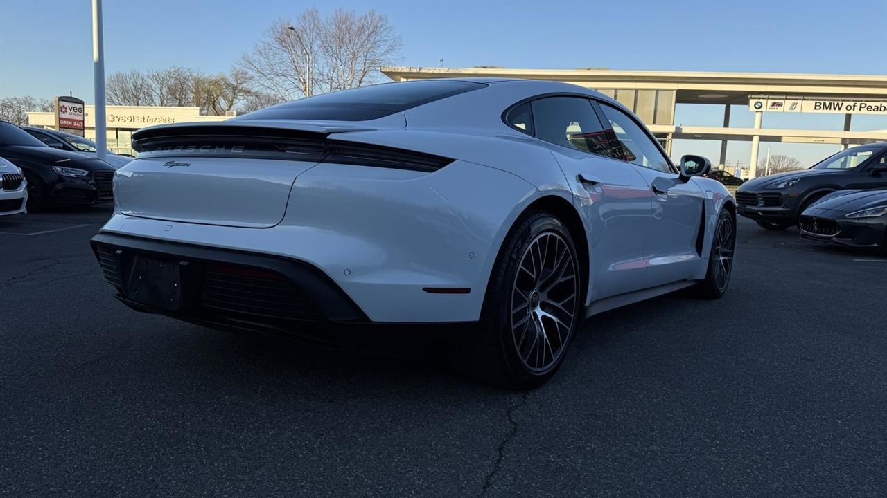 Used 2022 Porsche Taycan image 19