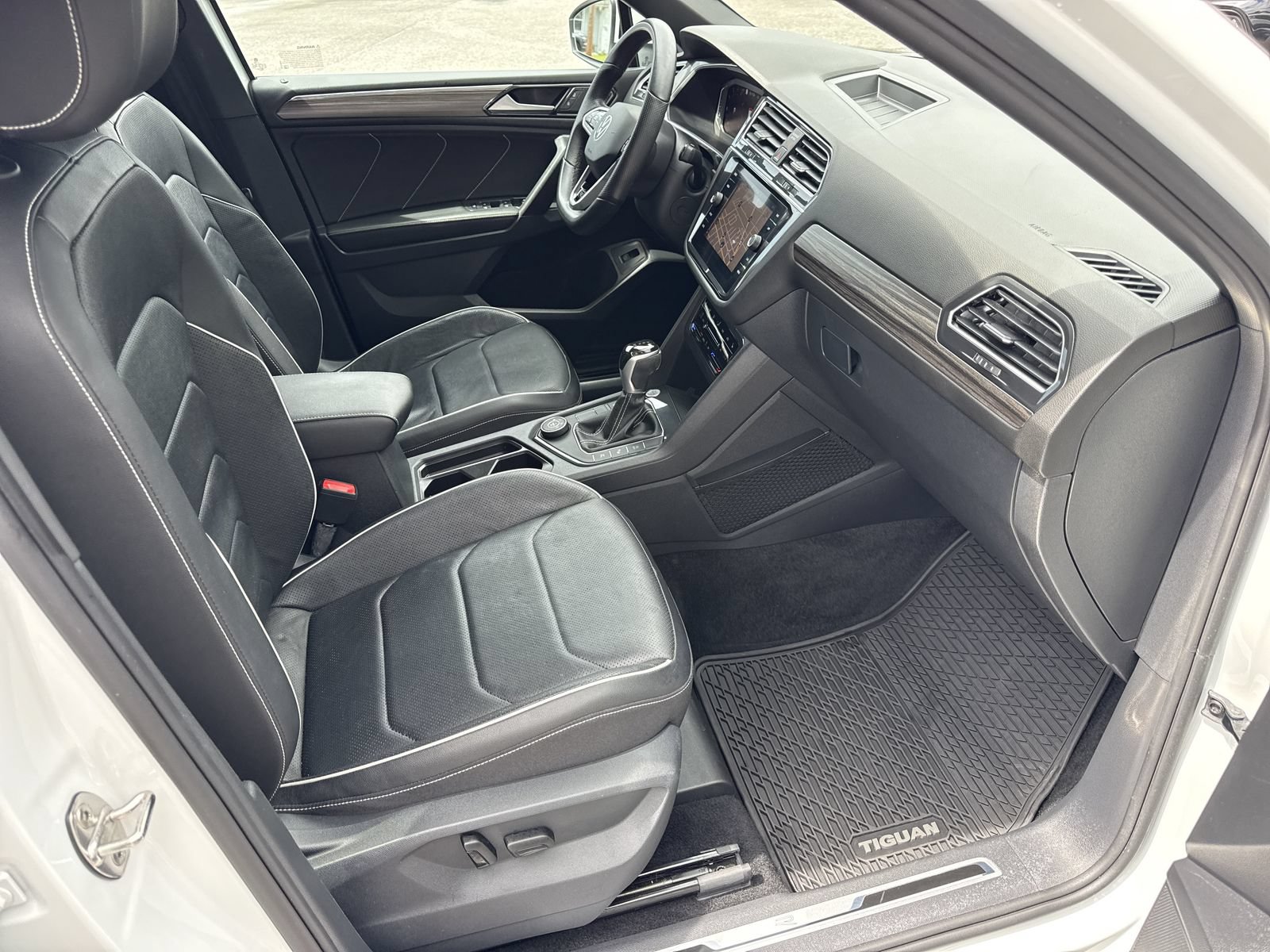 Used 2022 Volkswagen Tiguan SEL R-Line AWD/4WD image 33