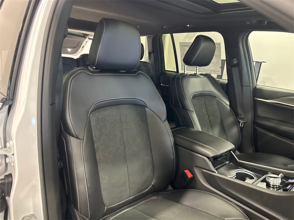 New 2026 Jeep Grand Cherokee Laredo image 34